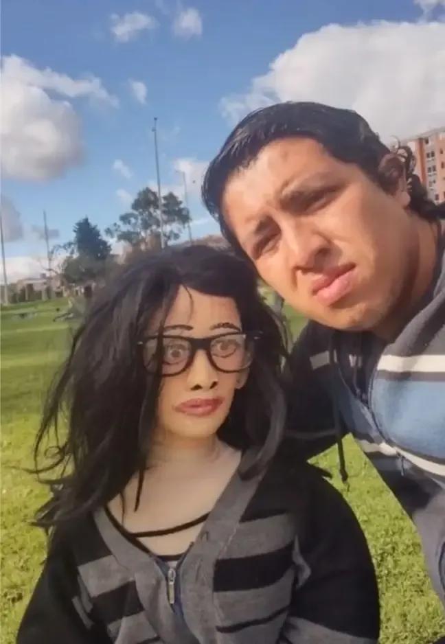 外国人跟布娃娃结婚是怎么回事,男子和布娃娃结婚生活视频