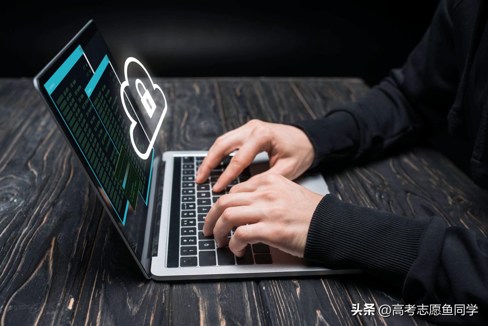 要谨慎报考的4个看似热门的专业,2022红牌专业和绿牌专业