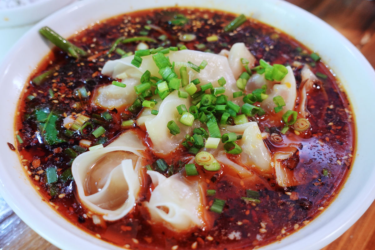 去成都旅游必吃的美食有哪些,成都最值得玩的景点和小吃