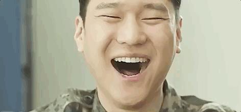 浣嗗嚒鏈夊潡鑵硅倢閮芥槸绗戝嚭鏉ョ殑,姣忎竴甯ч兘绗戝嚭鑵硅倢