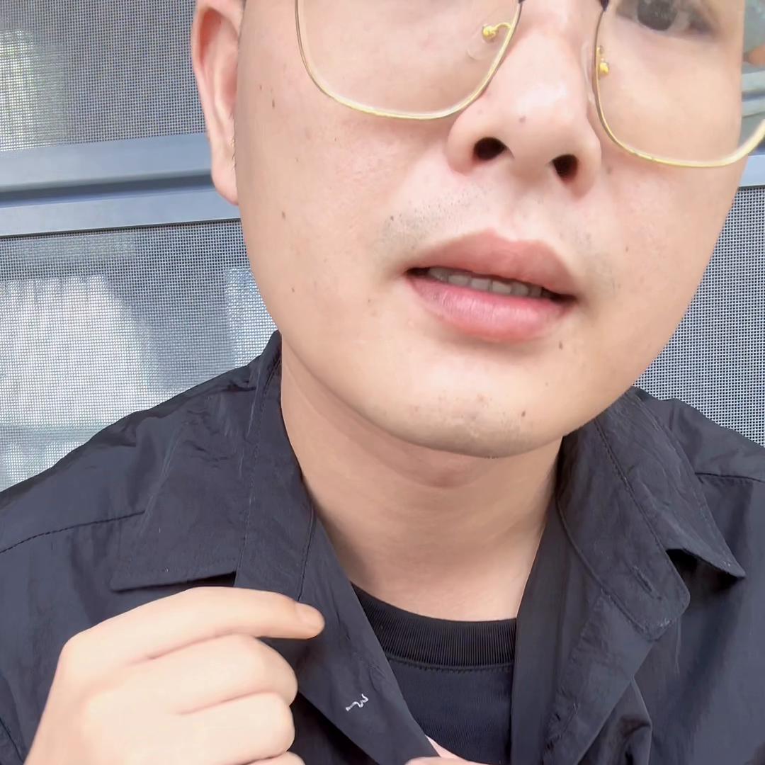 你给工厂加10块钱，让他们把线头缝好点把多余的线头剪掉...