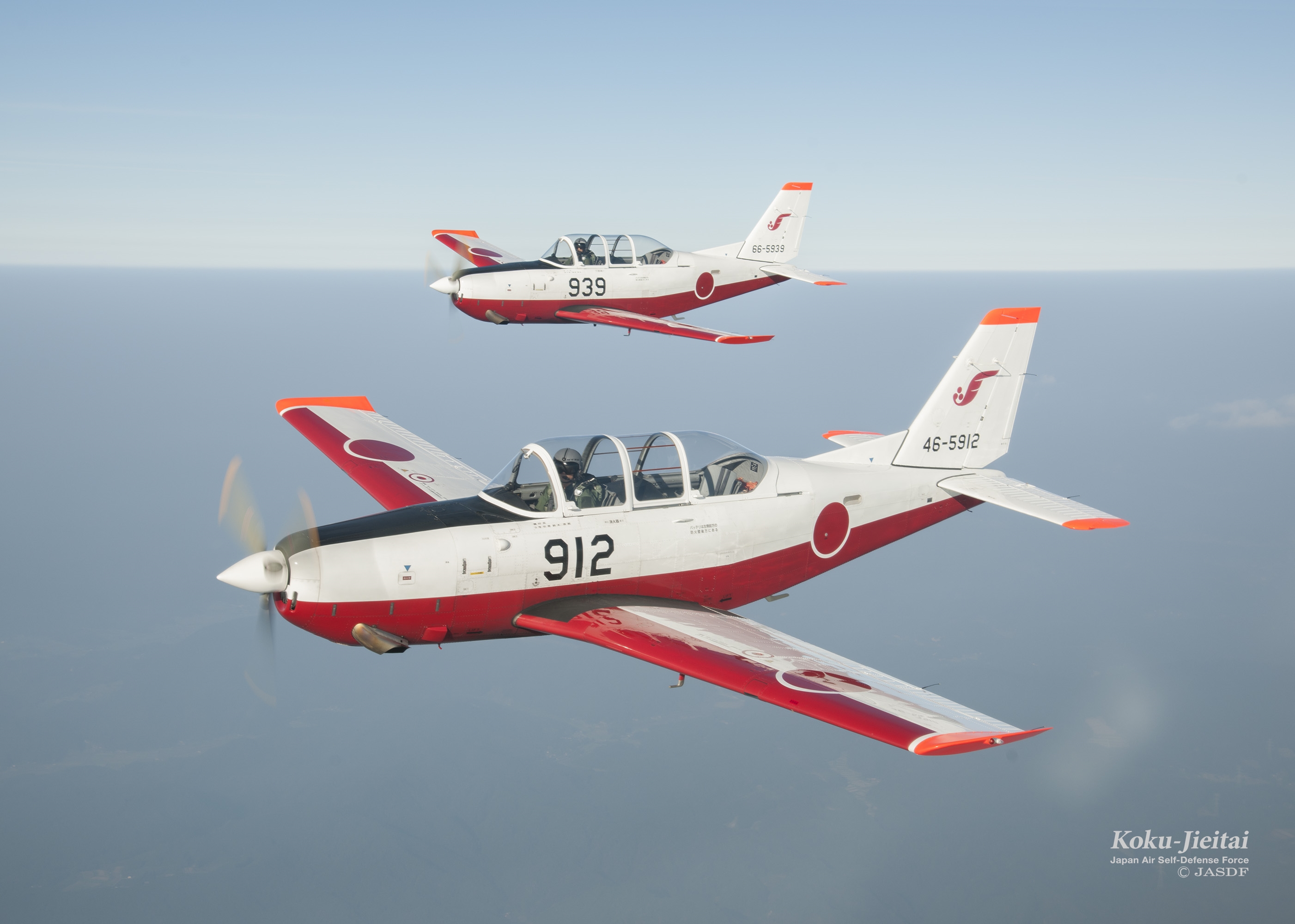 日本列岛的初级和中级训练机“富士T-7”