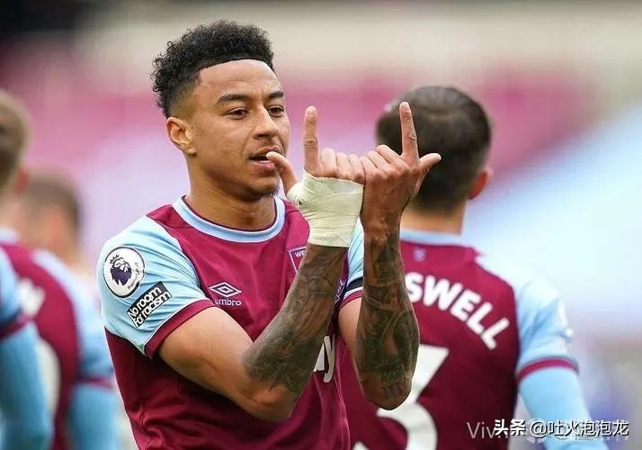 足球进球庆祝动作集锦,那些精彩进球瞬间足球