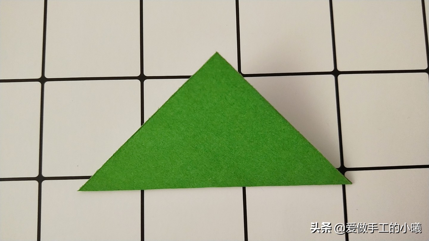 折纸小草最简单的折法,怎么用小星空纸折一个简单的手工