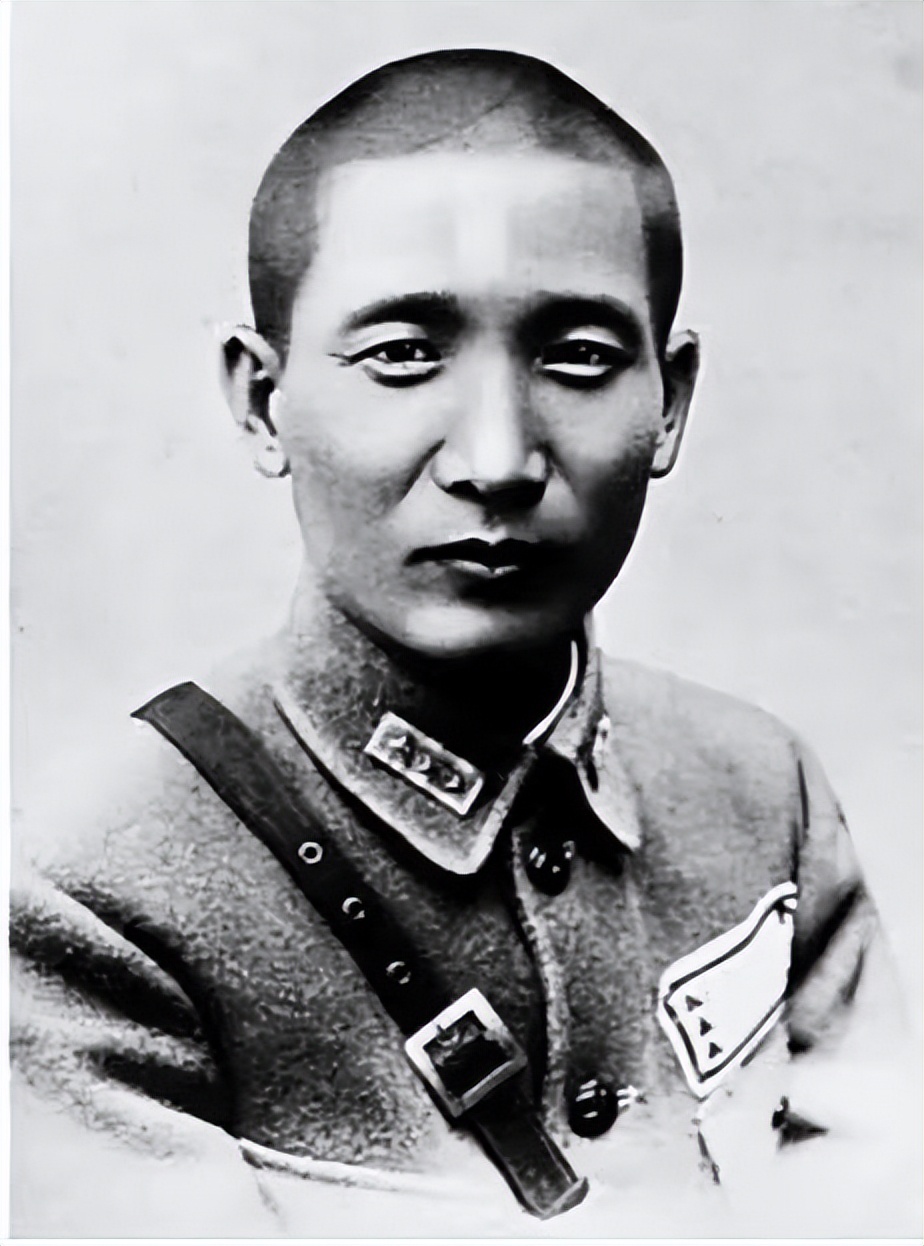 1949年确定新中国名字时，张治中提议减掉2个字，毛主席为何赞同