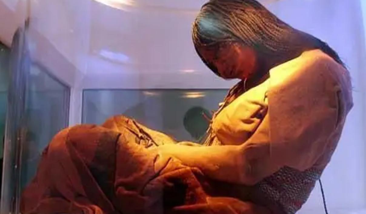 6700米山顶惊现14岁冰冻少女,海拔6700米上的冰冻少女现在在哪