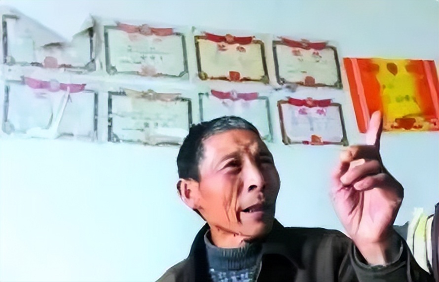 儿子沉迷网络游戏杀母,12岁男孩沉迷游戏杀害亲人