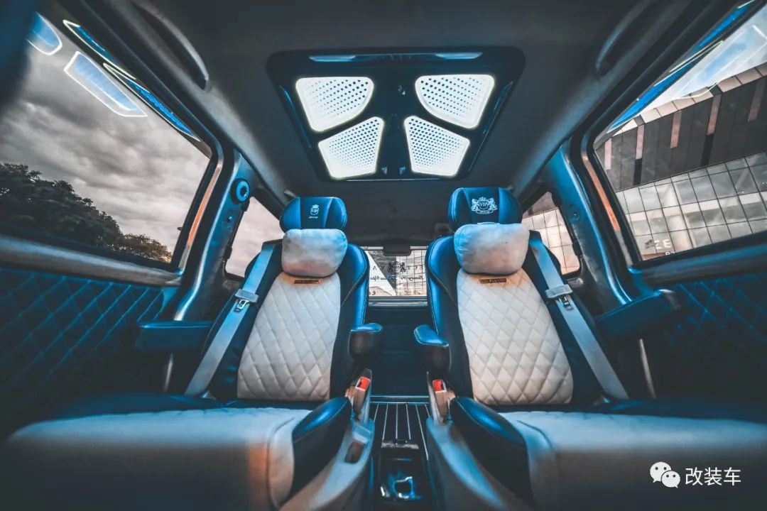 五菱荣光v七座变四座,五菱荣光v新款五座