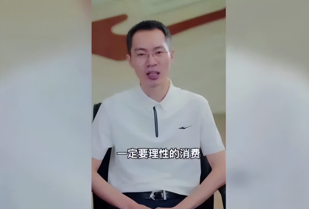 全网痛骂男大学生嫌弃父母穷,被网友痛骂的事件