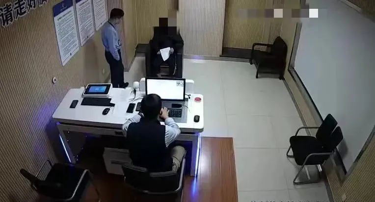 禁毒抓捕案例,女孩贩毒被警察男友抓住