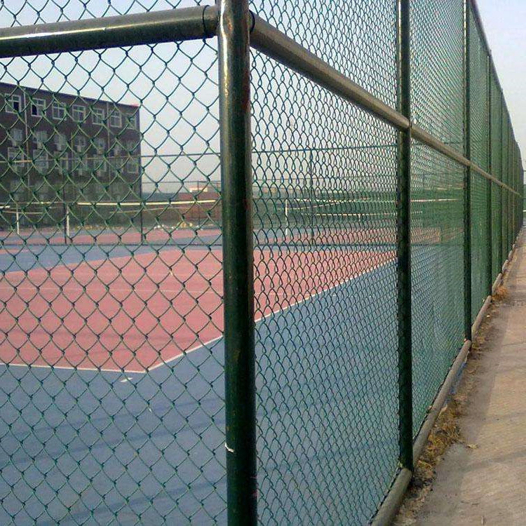 足球场护栏网球场防护网,室外足球场护栏网操场防护网