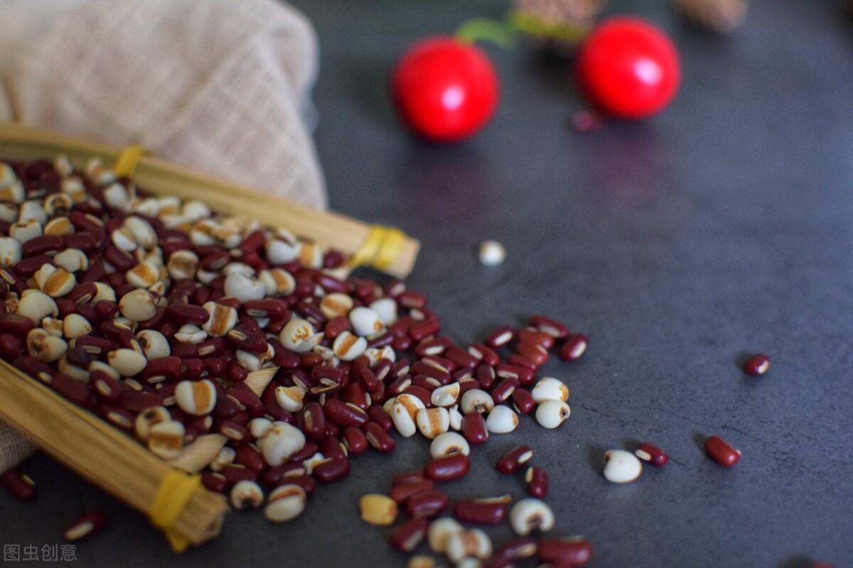 红豆薏米粥和赤小豆薏米粥的区别,薏米红豆粥里的红豆是红小豆吗