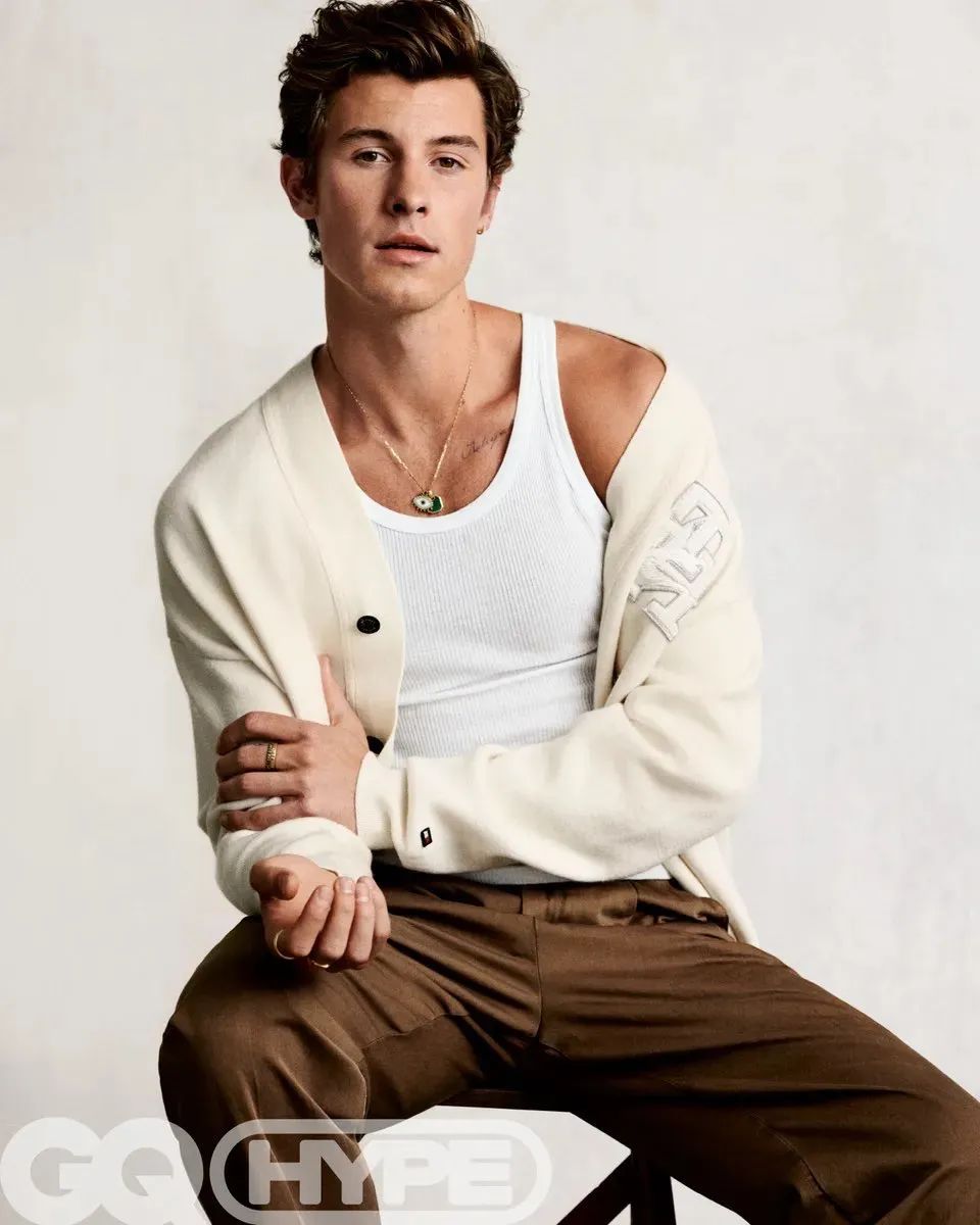 24岁的加拿大小鲜肉最新时尚杂志封面，肌肉身材非常性感