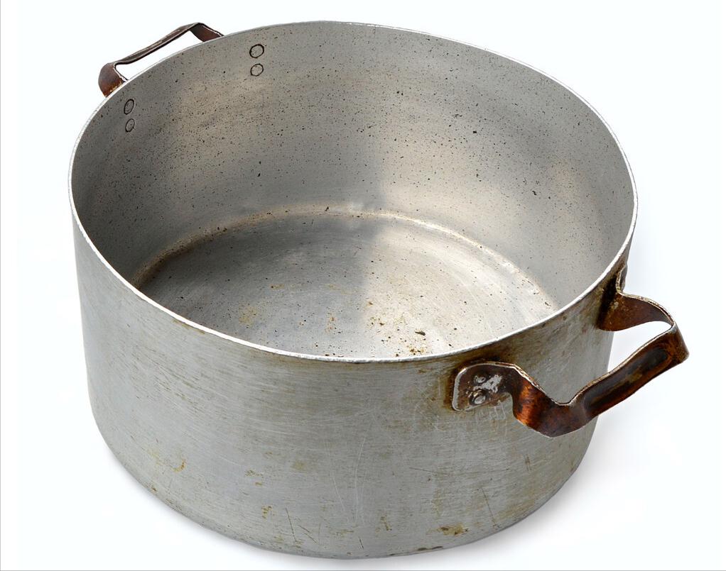 家用铁锅是生铁锅还是熟铁锅好,炒菜生铁锅和熟铁锅区别在哪里