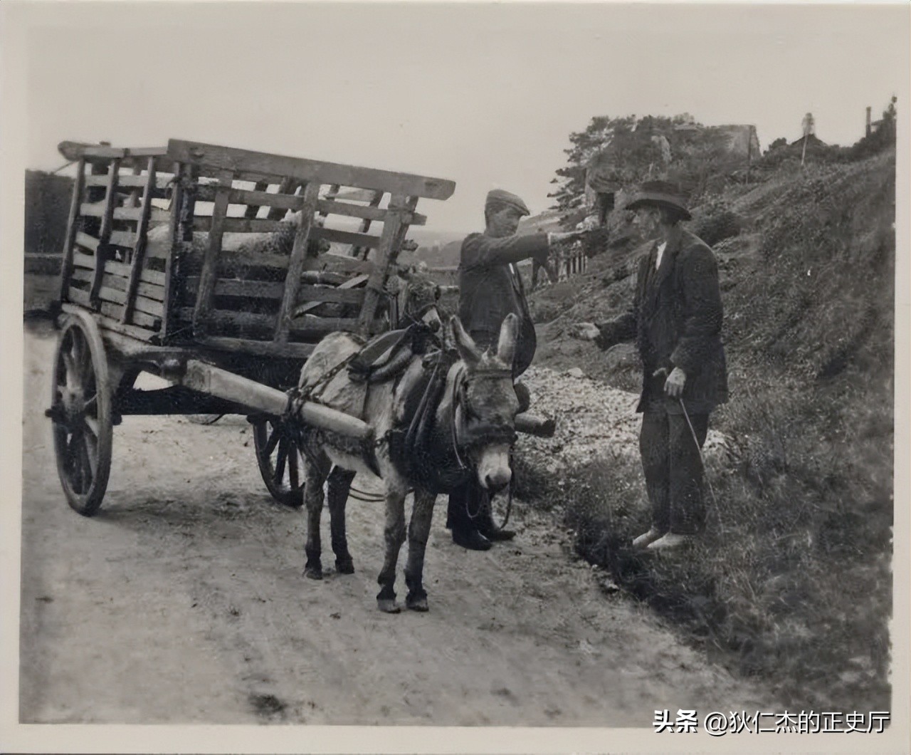 爱尔兰穷人和富人都爱穿斗篷，英国人为何“看不惯”？