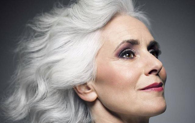 白发在头顶长代表什么,白发长在额前多是什么原因