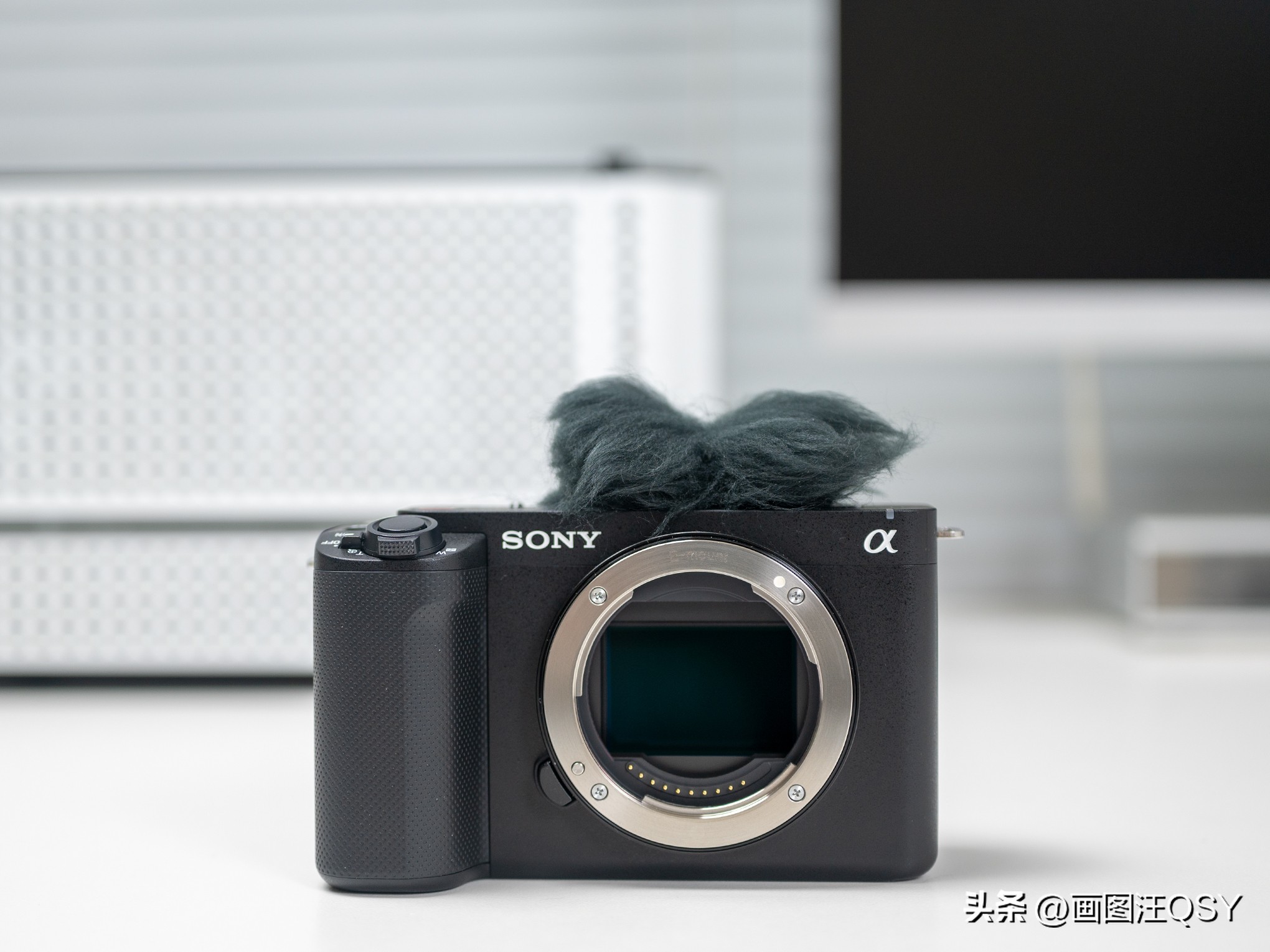 技术不够装备来凑，索尼ZV-E1真定位新手？Vlog初学者心得分享