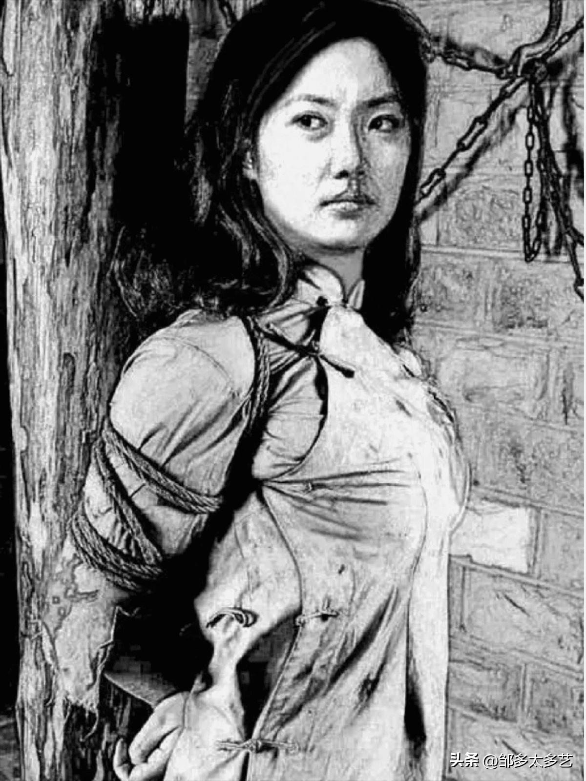 日军日记：*安妇慰**不服从管教，我很愤怒，用*刀刺**插入她的*体下**