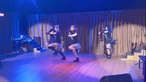 月薪不过万的北京打工人,周末偷偷做「偶像」赚钱