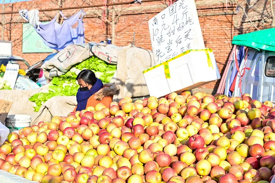 西山脚下的早市,闲逛最具人间烟火气的早市