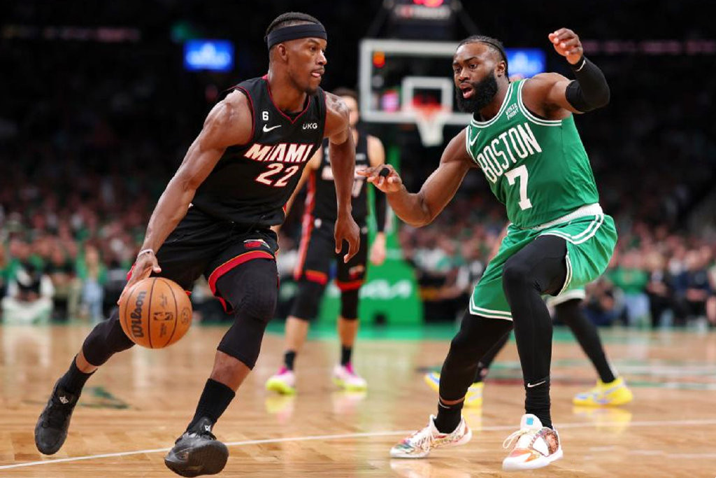 利拉德一战封神从此迈入超巨行列,利拉德凭什么入选75大巨星