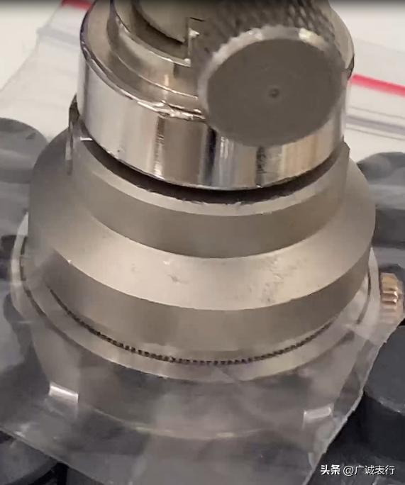 劳力士表镜碎了怎么修,劳力士表镜磕裂