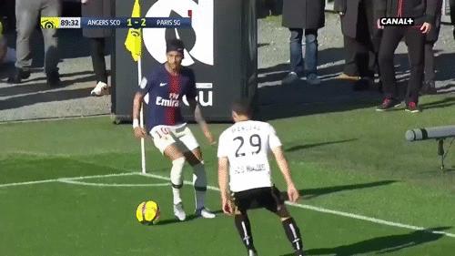 内马尔踢足球的动作怎样学,内马尔散步式踢法第一视角