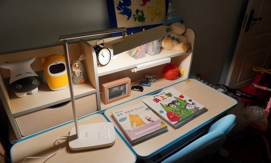 专业台灯和学生台灯,孩子用的台灯哪个牌子好