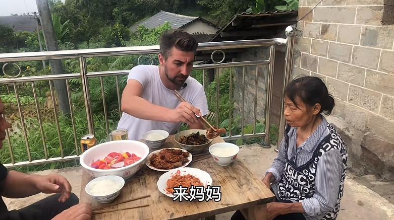 土耳其小伙中国女孩结婚,土耳其小伙娶比自己大的媳妇