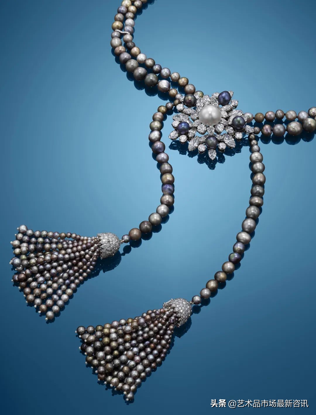 拍卖会顶级翡翠,顶级帝王绿翡翠吊坠最高拍卖价