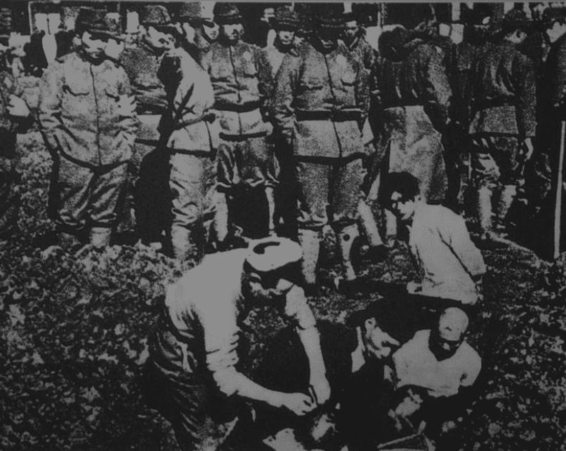 变态的纳粹德国，*光脱**犹太人女人衣服，集体*杀屠**!2