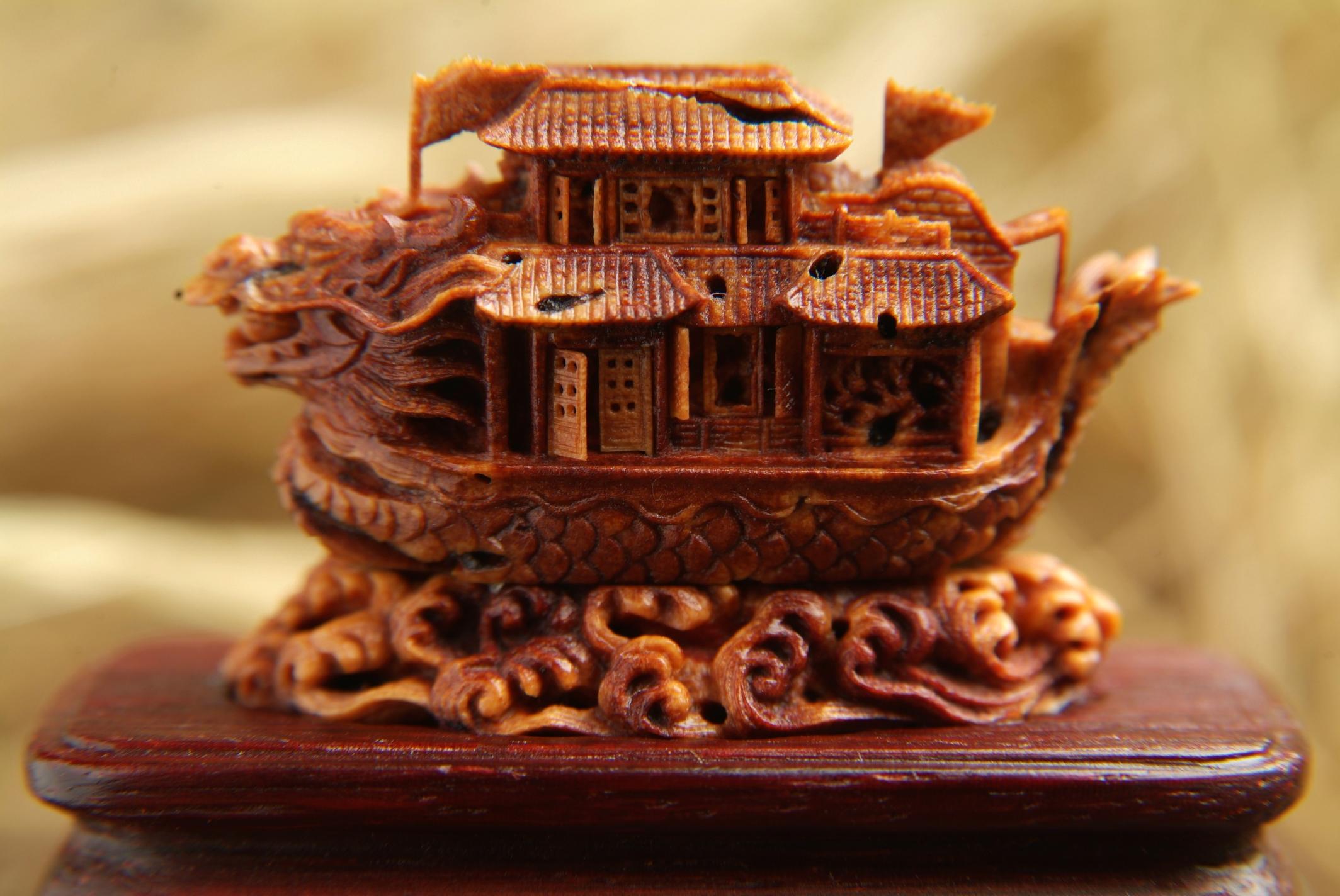 橄榄核雕方寸之间,舟山核雕方寸之间