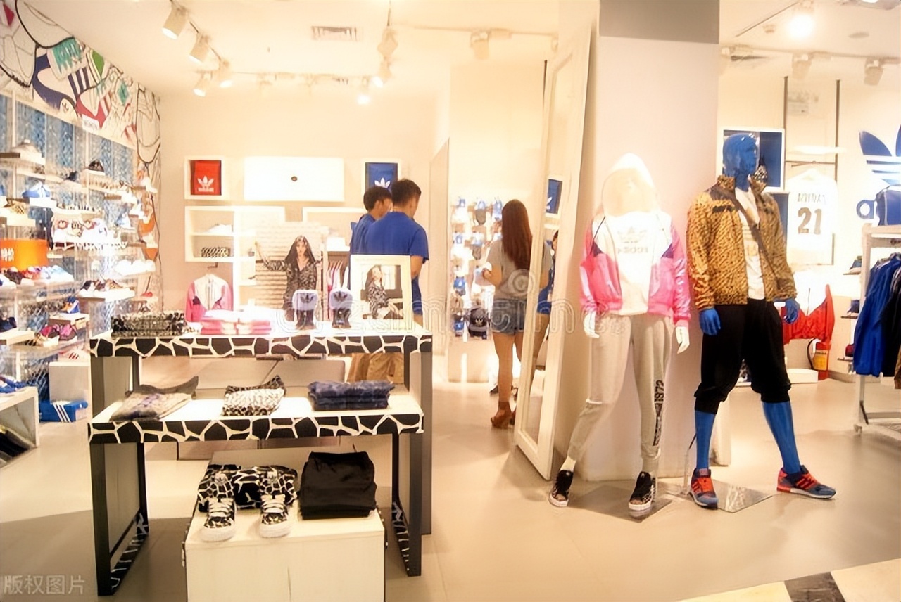 上海服装店照明设计,服装店工业风照明