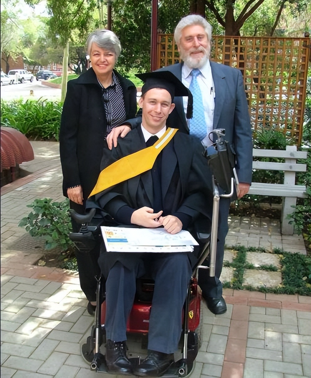 南非13岁男孩失语虐待儿童事件,南非男孩昏睡十一年