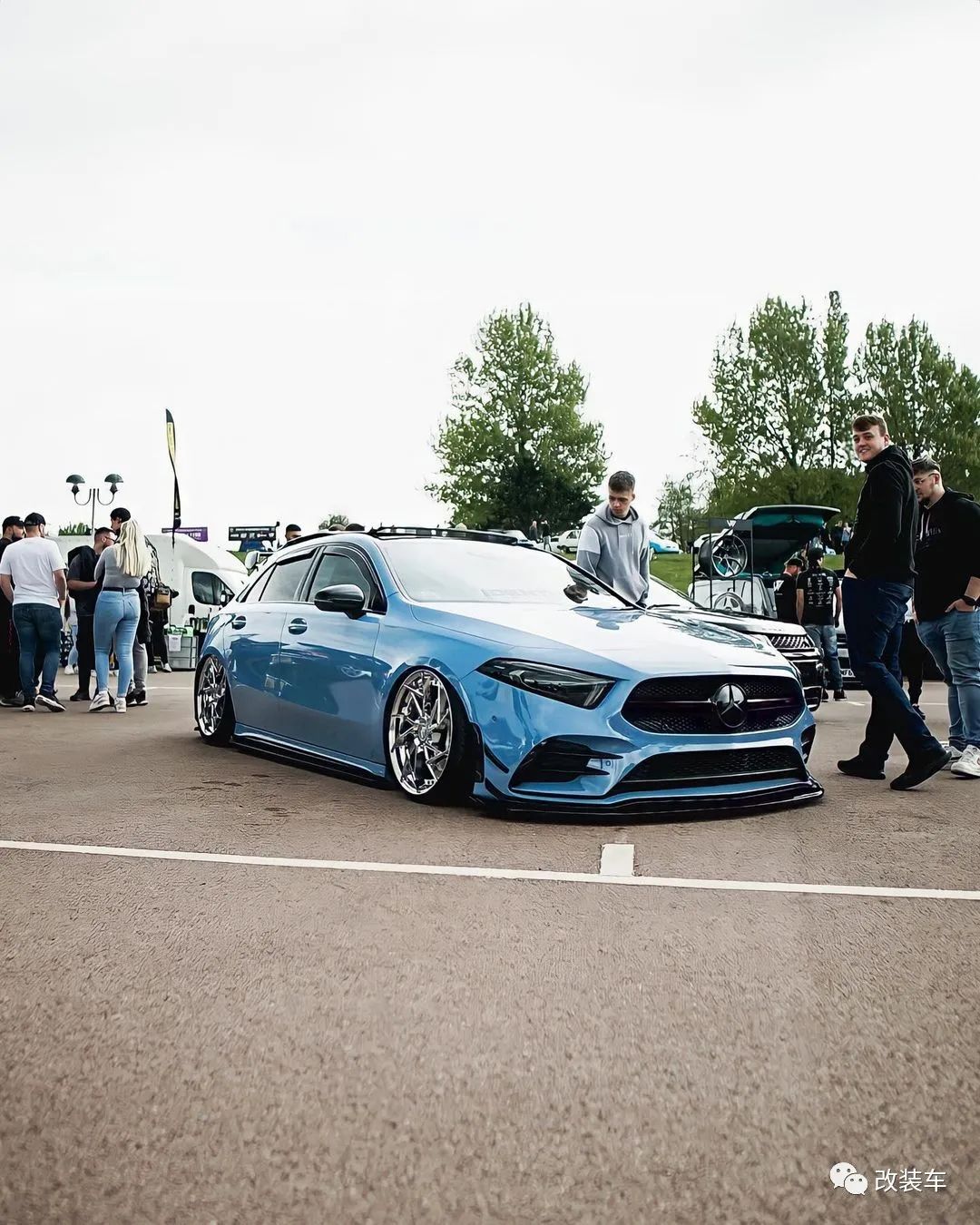 奔驰c级小姐姐改装,奔驰威霆改装小姐姐