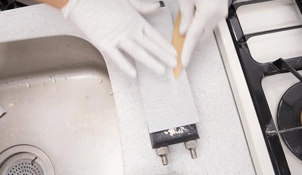 日本小哥用豆腐做刀,日本小哥铸刀全过程视频