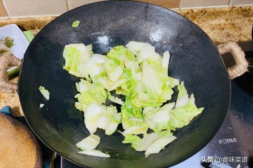 刚买的新铁锅怎么开锅不需要猪肉,新铁锅买回来有没有简单方法开锅