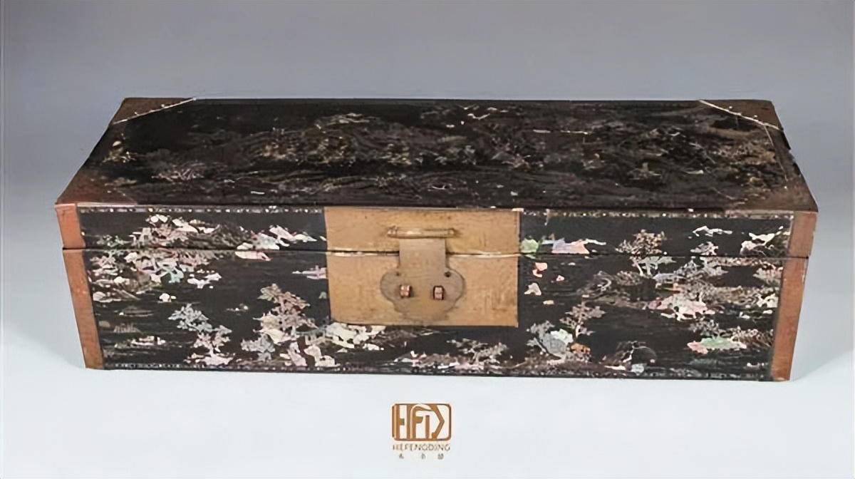 有各种款式的家具,小型实用性家具