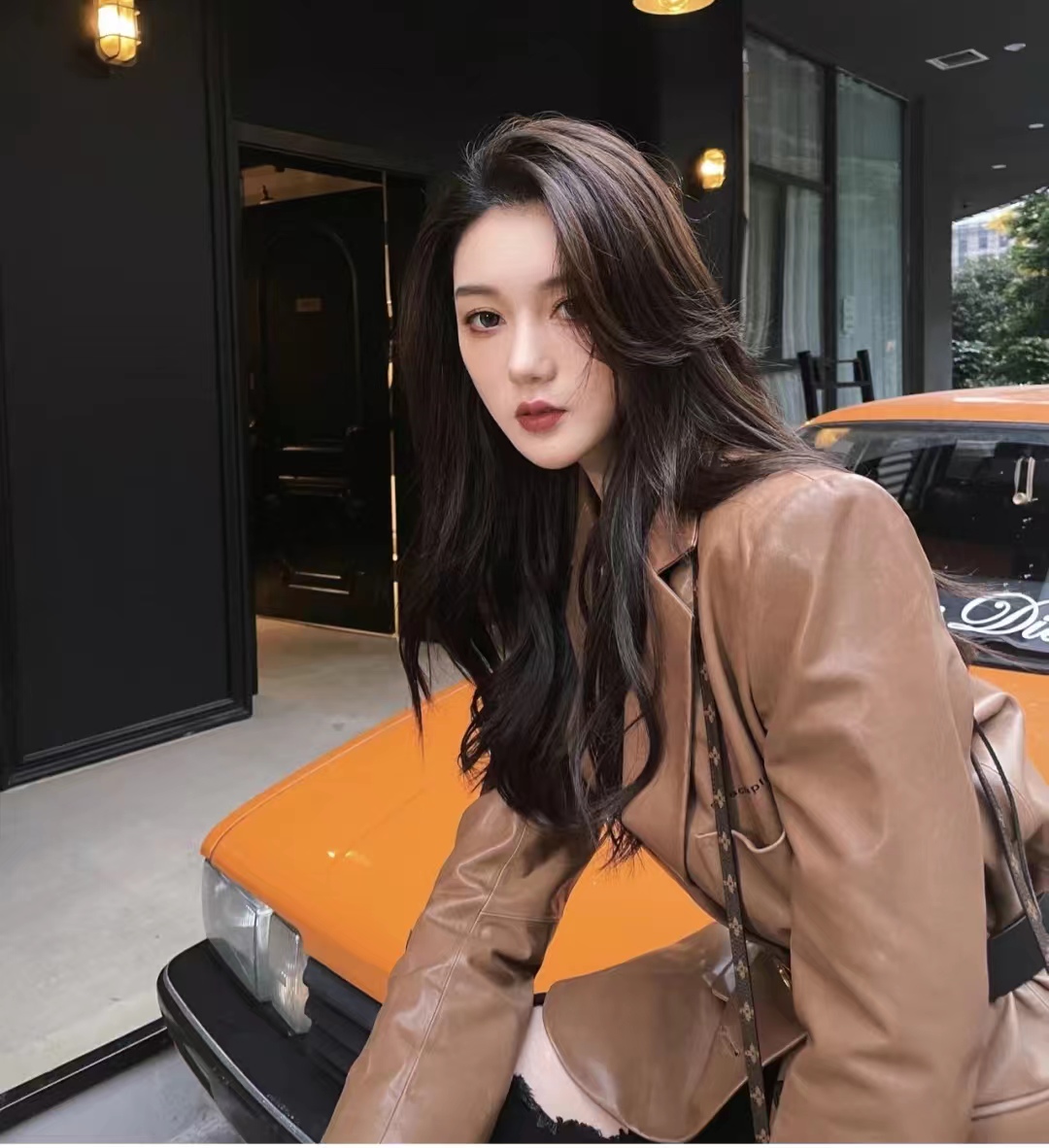 皮衣怎么搭配衣服女秋冬,2020洋气套装皮衣