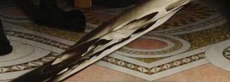 荷尔拜因怎样巧妙的运用色彩和光影，才营造出一种庄严的氛围？