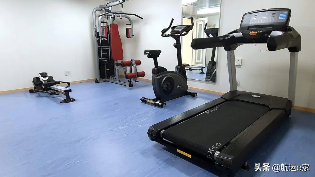 24000teu级超大型集装箱船排水量,2400teu集装箱船有多大