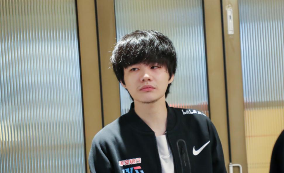 blg的刘青松和wbg的刘青松,blg刘青松不让uzi上场就转会