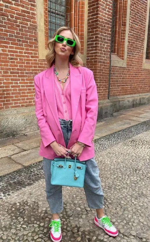 宇宙时尚博主被质疑衣品？！网友吐槽：她的穿搭我真看不懂…