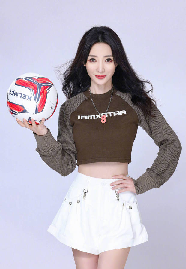 柳岩真是秒变回18岁少女,柳岩变身击剑选手