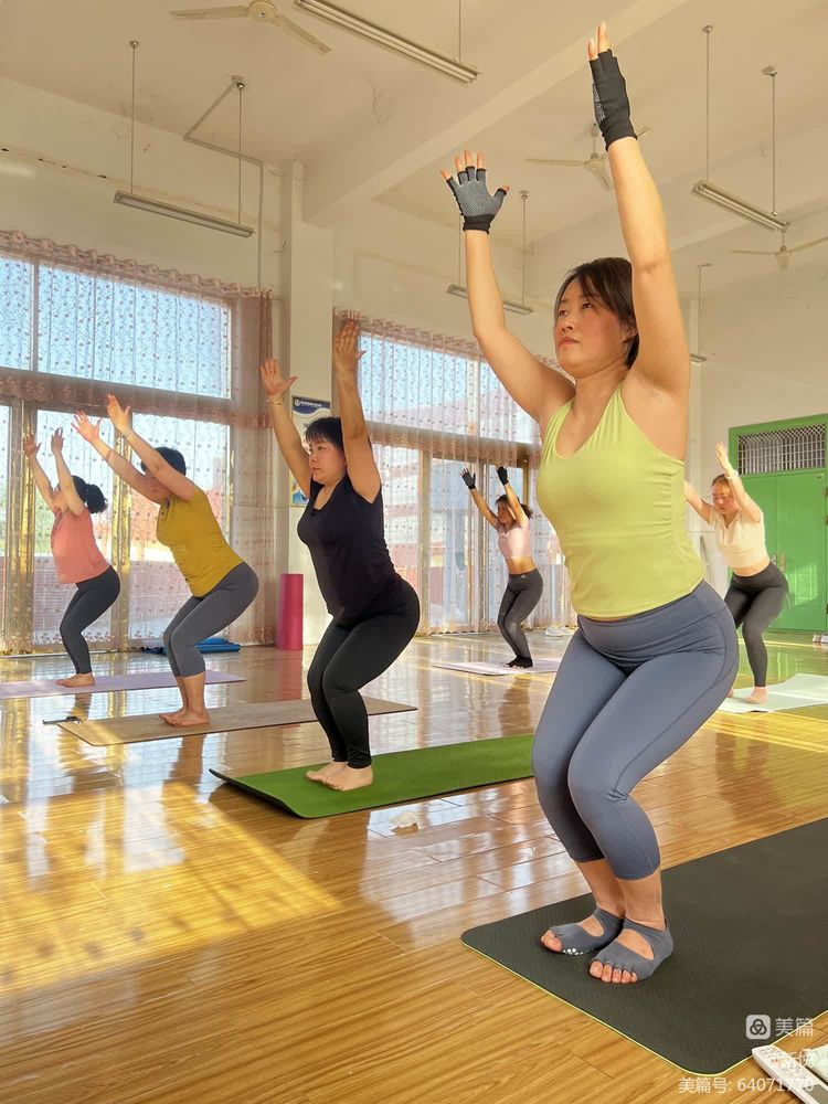 春风十里不如“瑜”你,感受思源“伽”人的快乐!