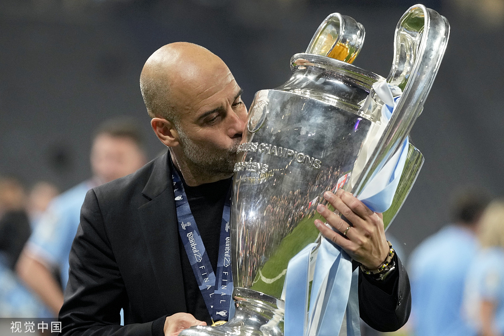 足坛三巨头创造奇迹,三冠王朝六冠创先河