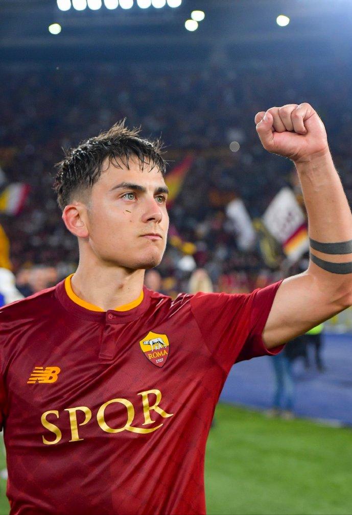 补时14分钟,依然无法阻挡穆里尼奥前进,哨响后,迪巴拉闭上眼睛