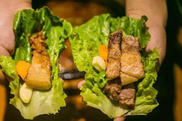 为什么韩国人爱吃泡菜不吃炒菜,韩国人吃泡菜配米饭和五花肉