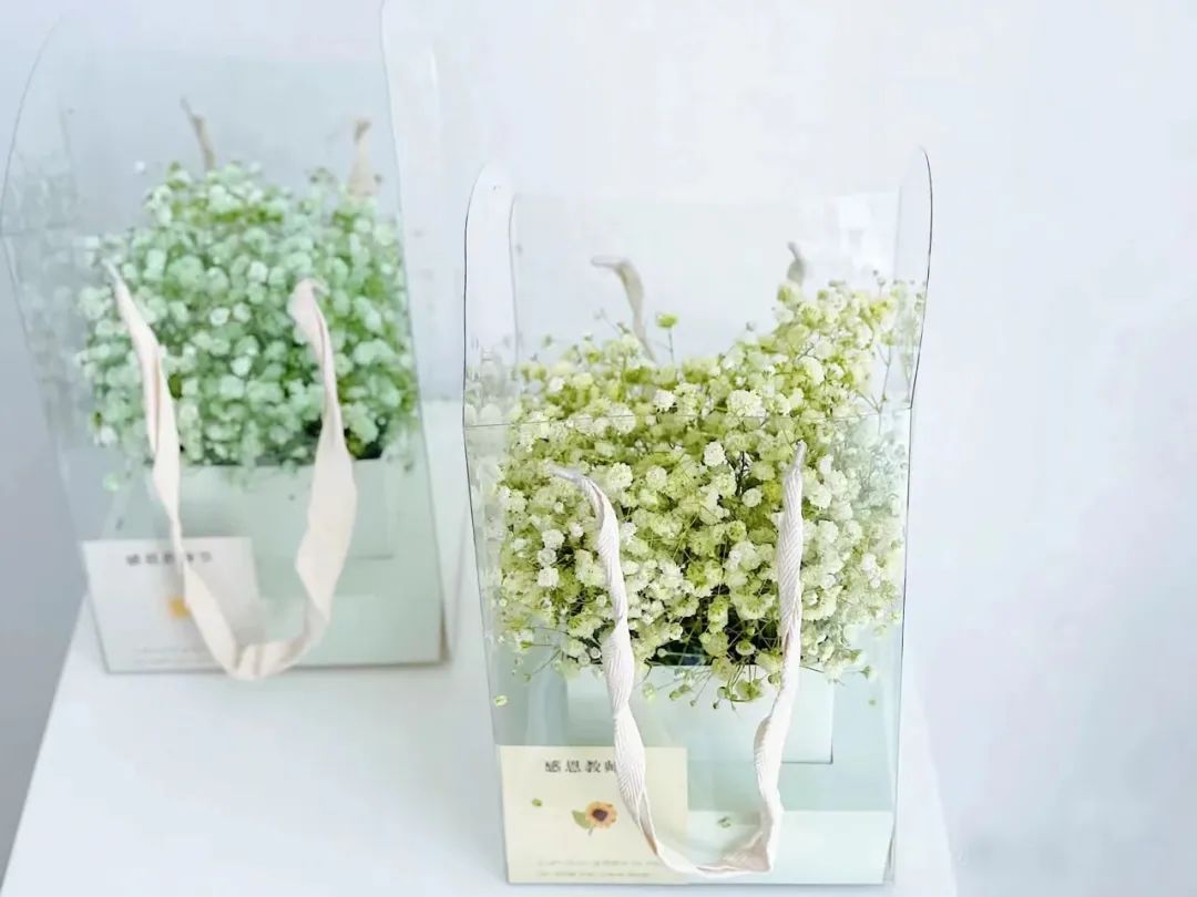 那些没说出口的话就留在心里,那些没说出口的话就藏在心里吧