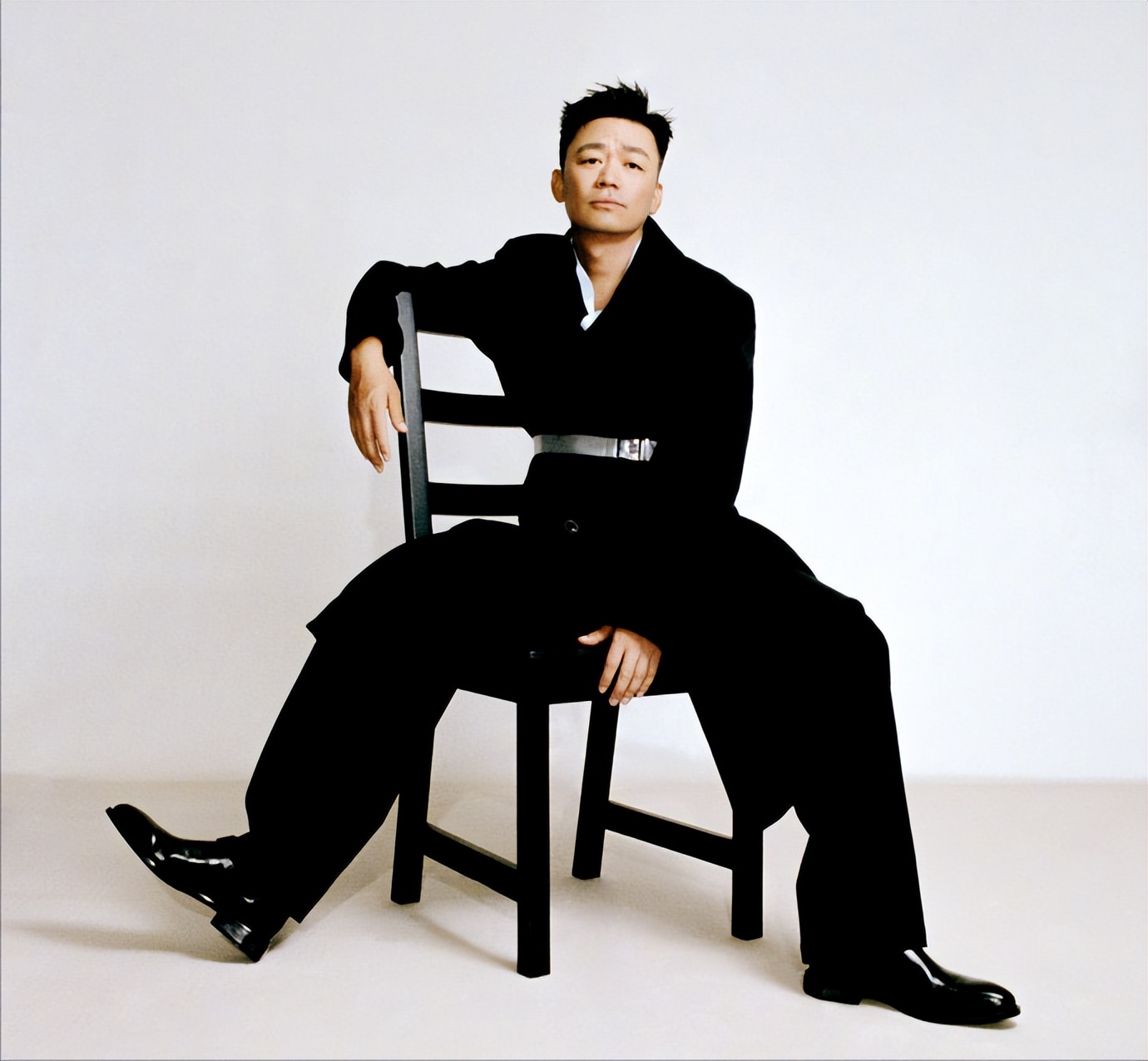 王宝强金扫帚领奖词,金扫帚奖王宝强包贝尔